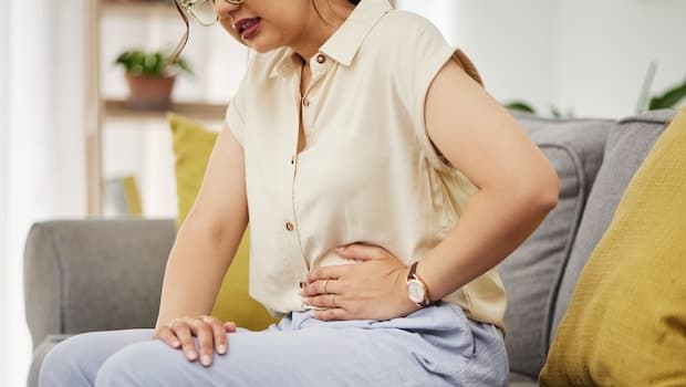 7 Foods That Help Reduce Water Retention During Monsoon (Plus Causes, Symptoms & Diet Tips)