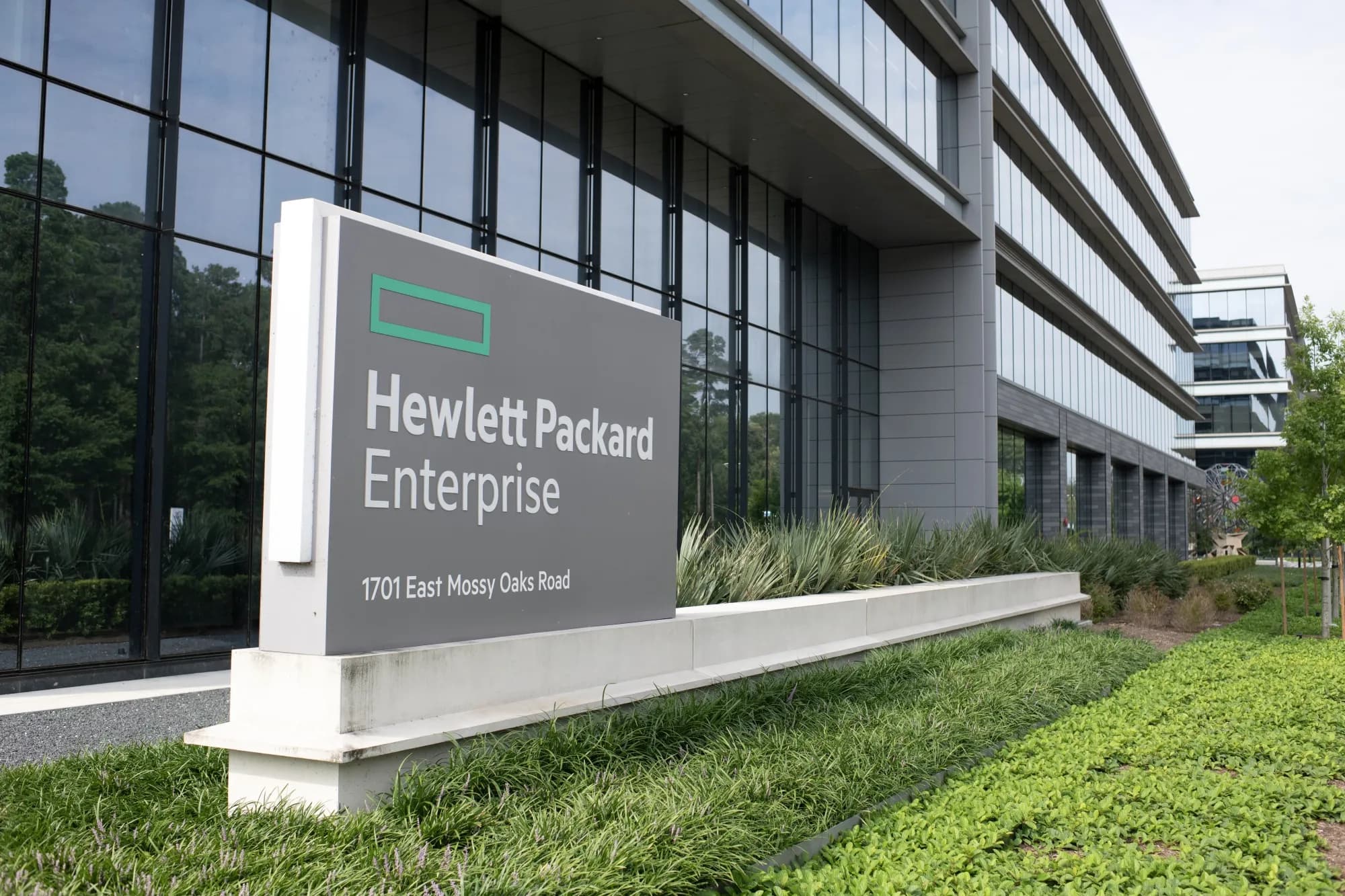 $18.04M in average volume shows that Hewlett Packard Enterprise Co (HPE) is heading in the right direction