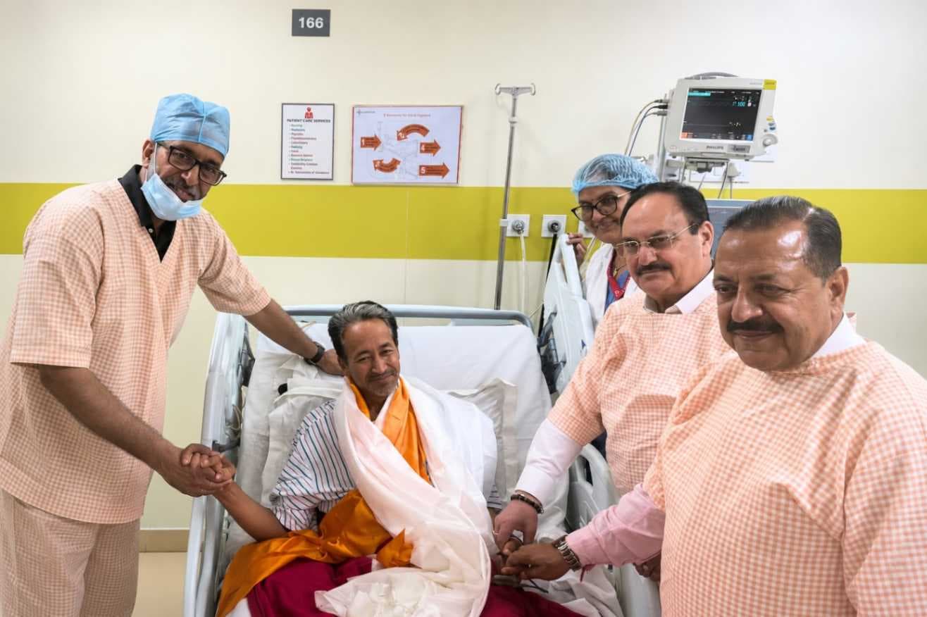 जेपी नड्डा और डॉ. जितेंद्र सिंह से मुलाकात के बाद सोनम वांगचुक ने तोड़ा अनशन, अस्पताल में जूस पीकर किया पारण,