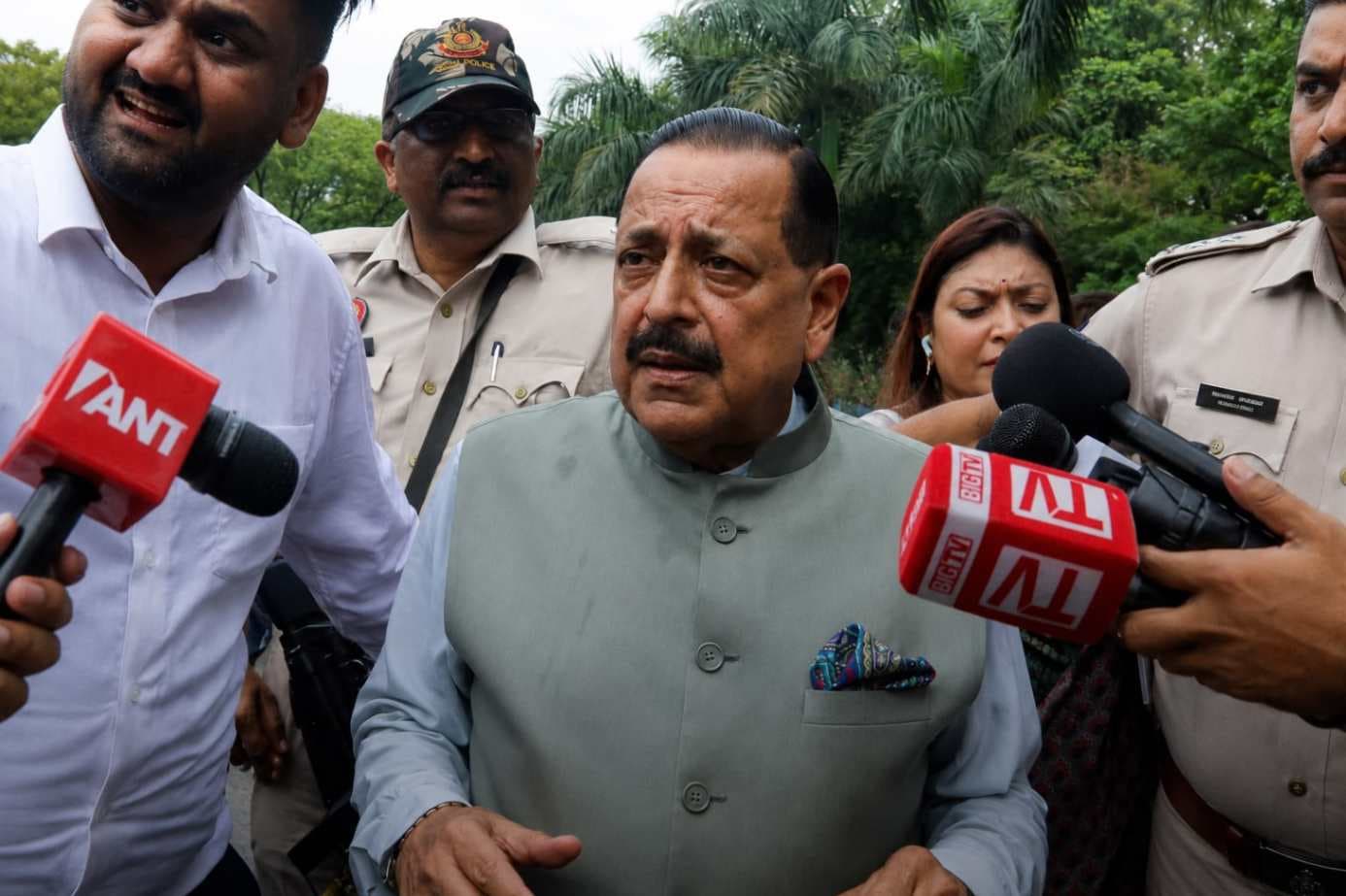 पेपर लीक विवाद पर केंद्र की नई पहल, डॉ. जितेंद्र सिंह बोले— “24 घंटे में चार बार दिया बातचीत का प्रस्ताव”